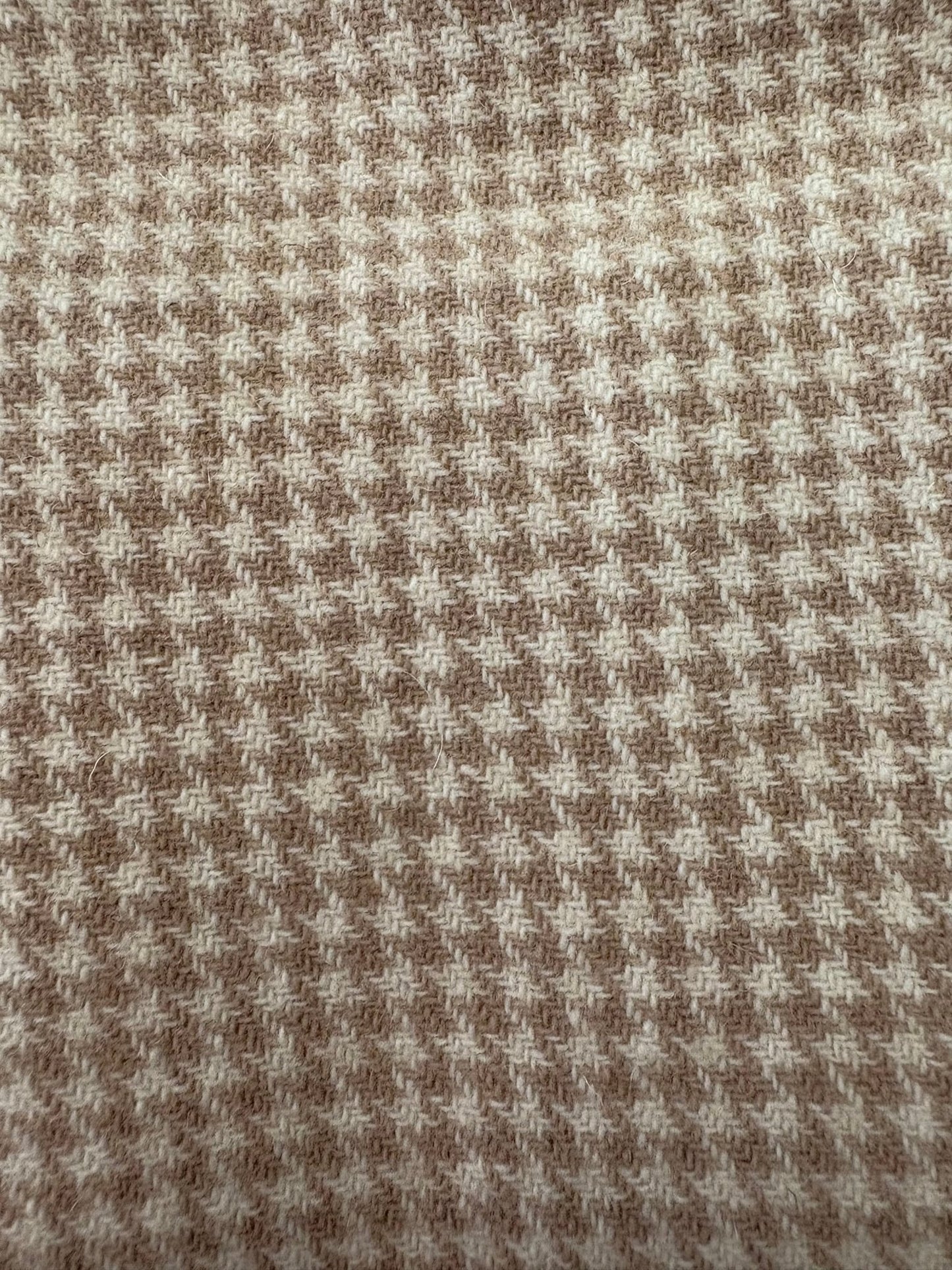 Parchment Wool Fabric Houndstooth – Weeks Dye Works Hand - Dyed Wool - Maple Grove Needleworks
