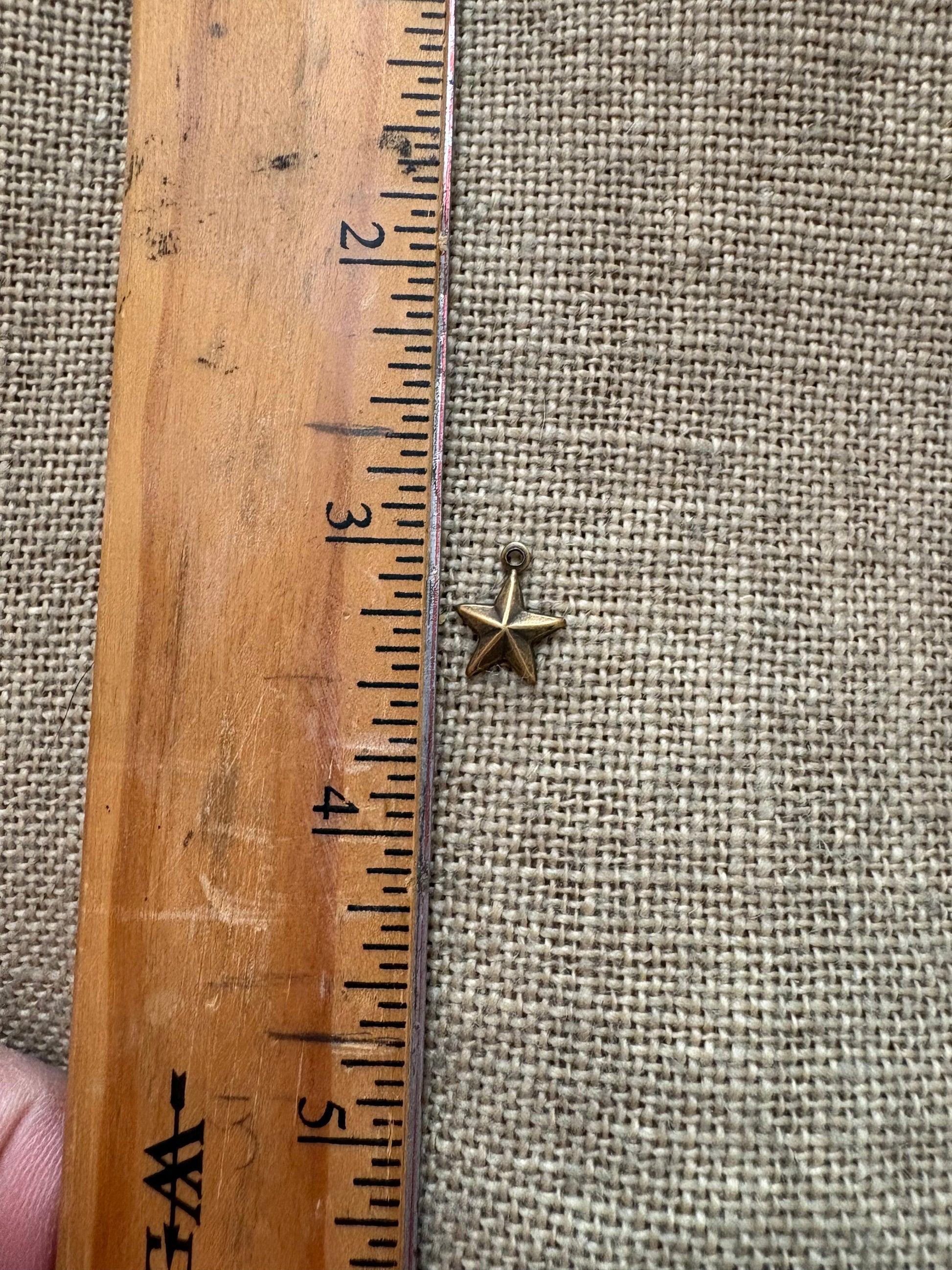 Small 3D Star Charm measurement
